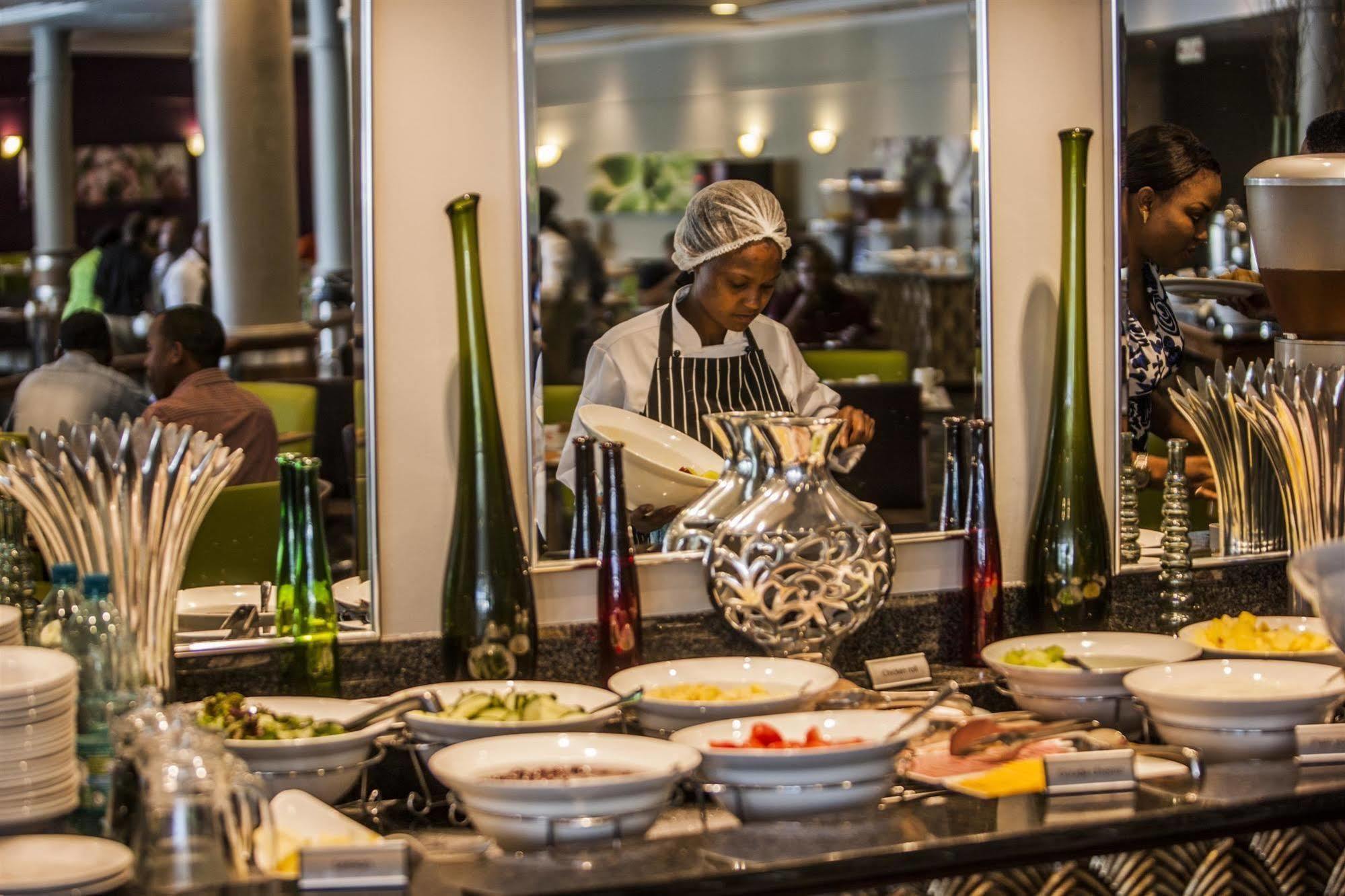Garden Court Sandton Hotel 3*
