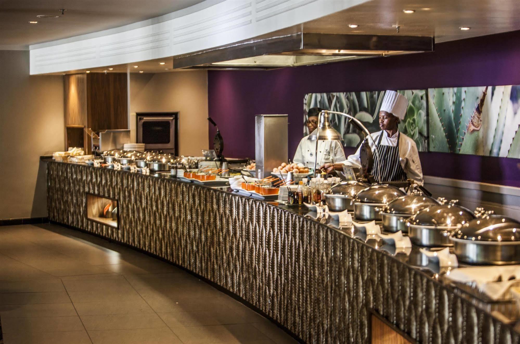 Hotel Garden Court Sandton 3*