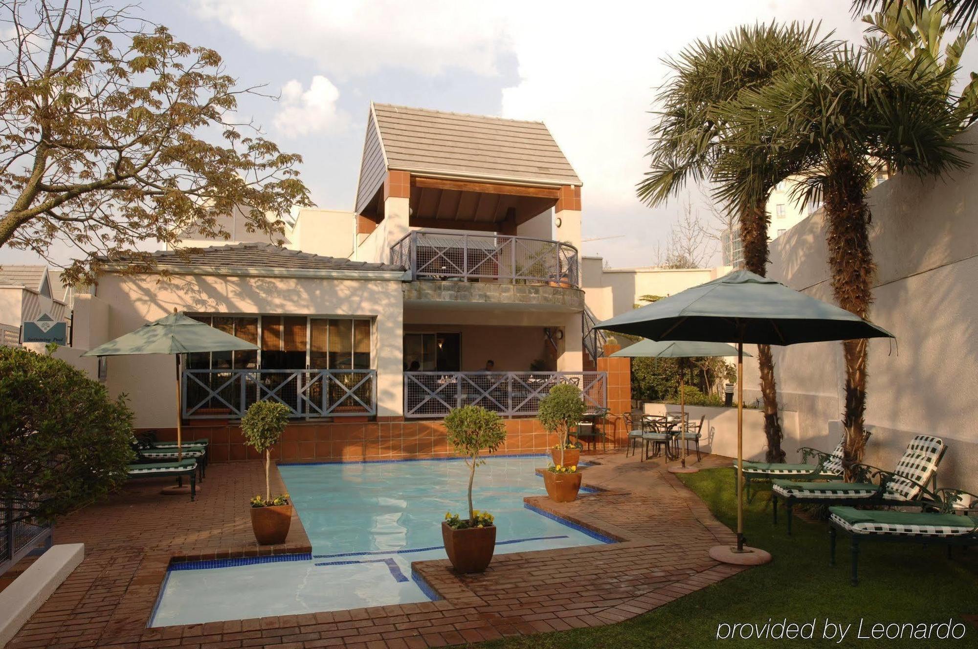 Hotel Courtyard Sandton 4*