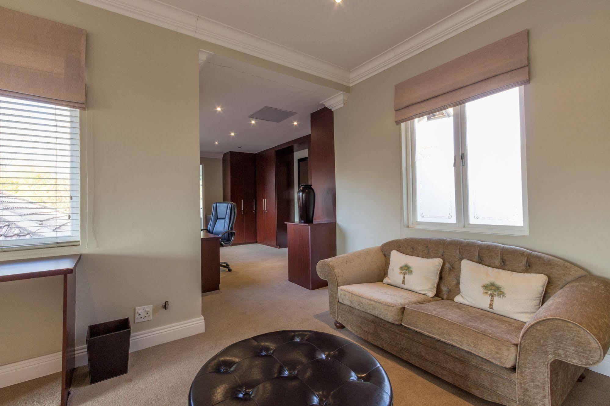 Guest house Q On First Johannesburg