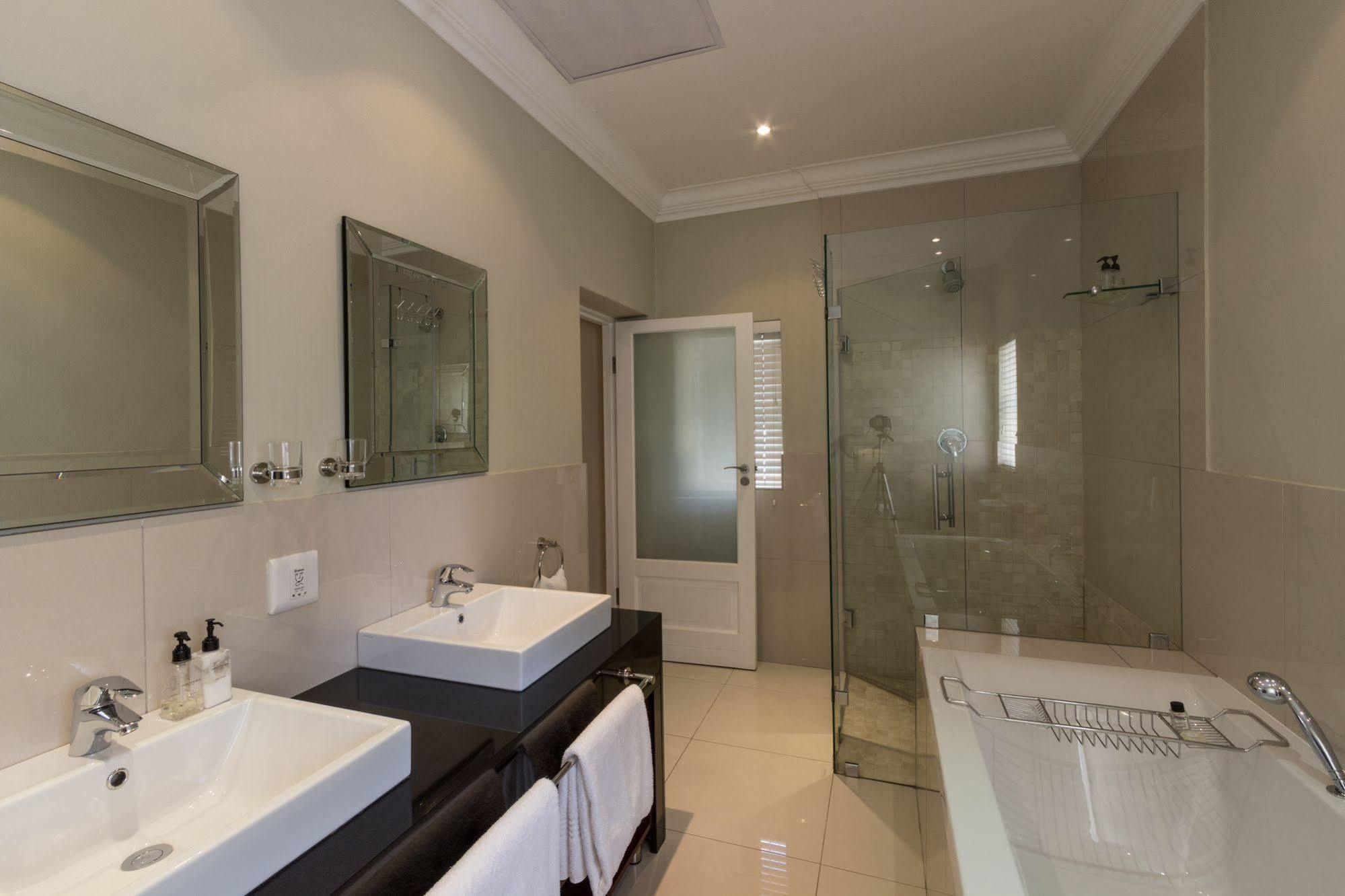 Guest house Q On First Johannesburg