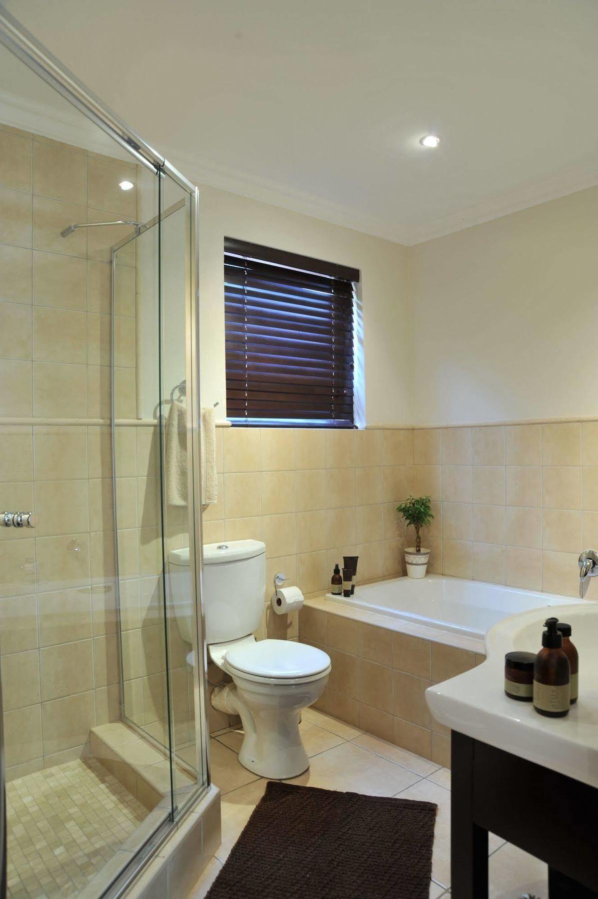 Claires Of Sandton Luxury Guest house 4*