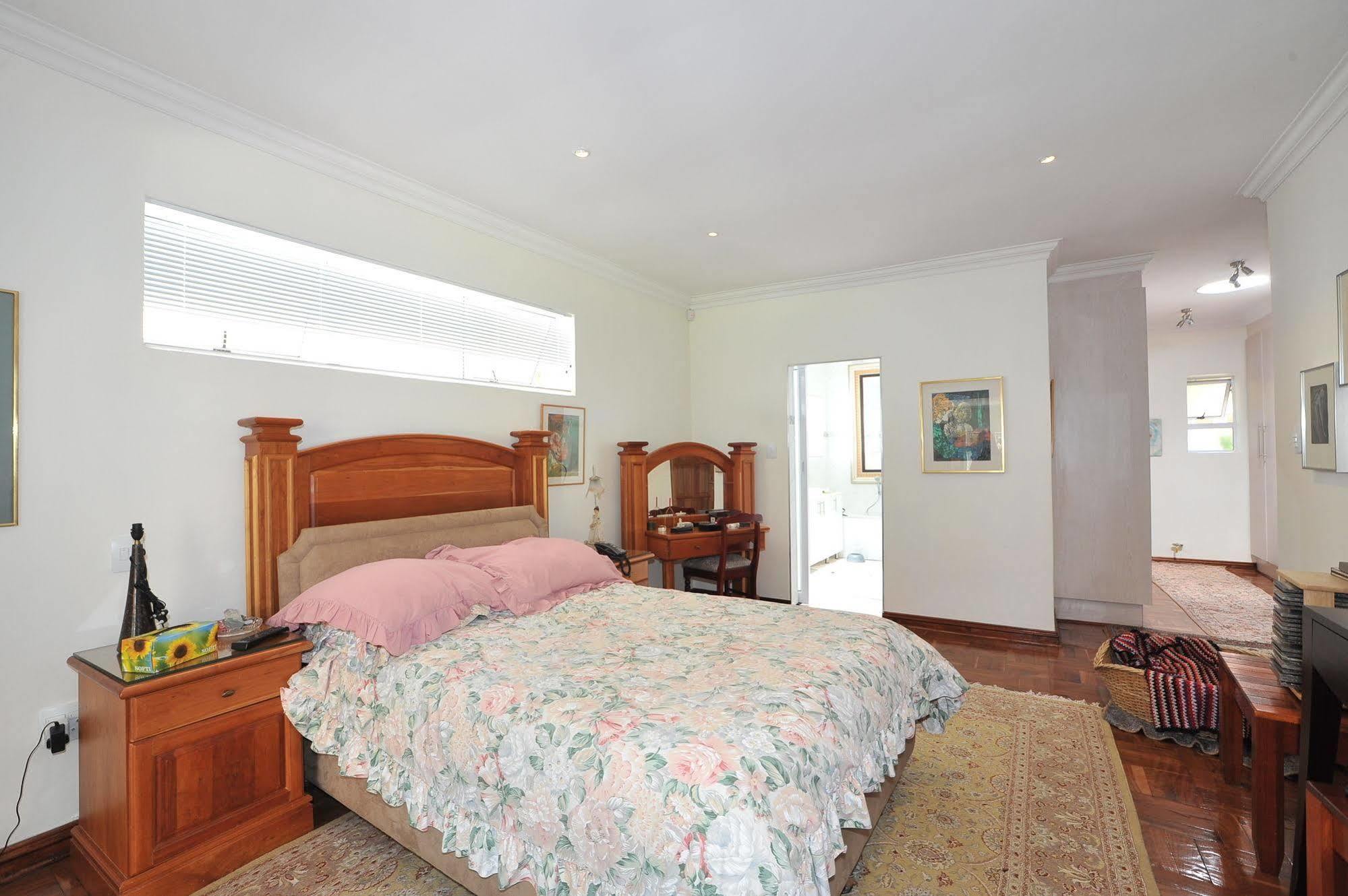 Fifteenon Orange Guest Lodge 3*