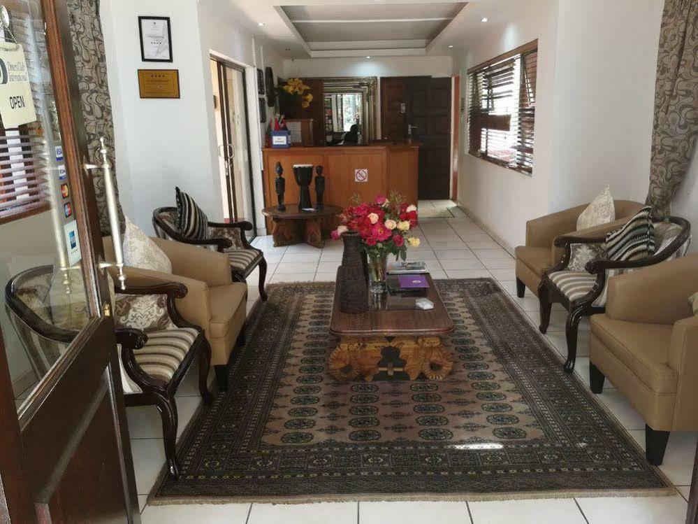 Hotel Hoyohoyo Chartwell Johannesburg