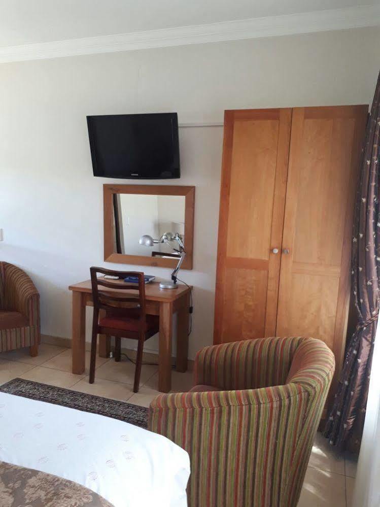 Hoyohoyo Chartwell 4* Johannesburg