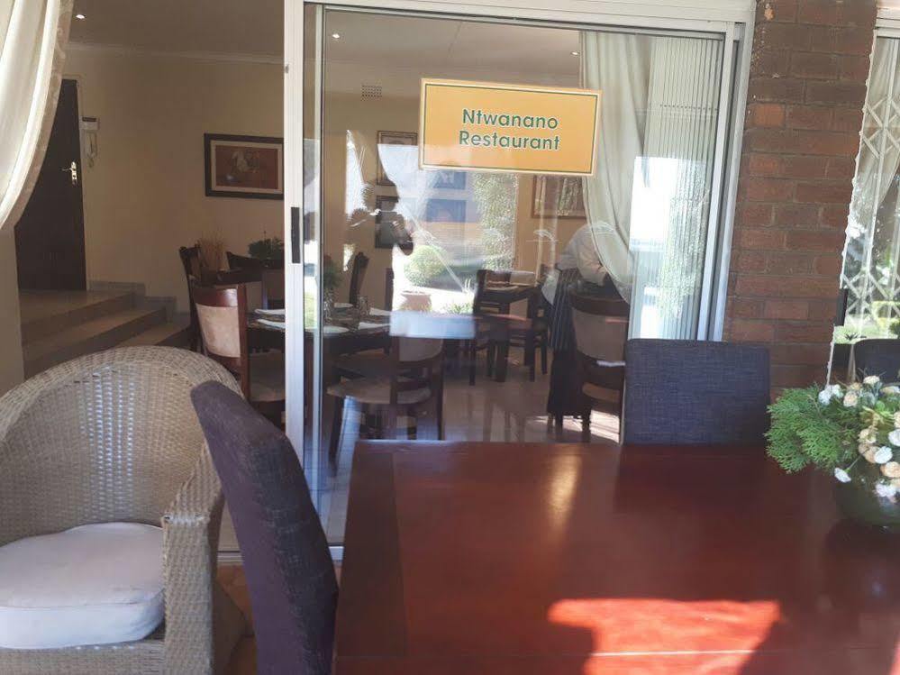 Hotel Hoyohoyo Chartwell Johannesburg