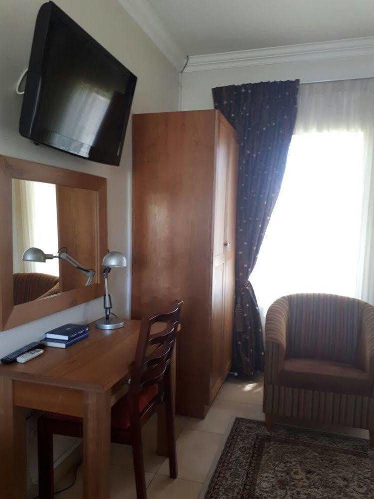 Hoyohoyo Chartwell 4* Johannesburg