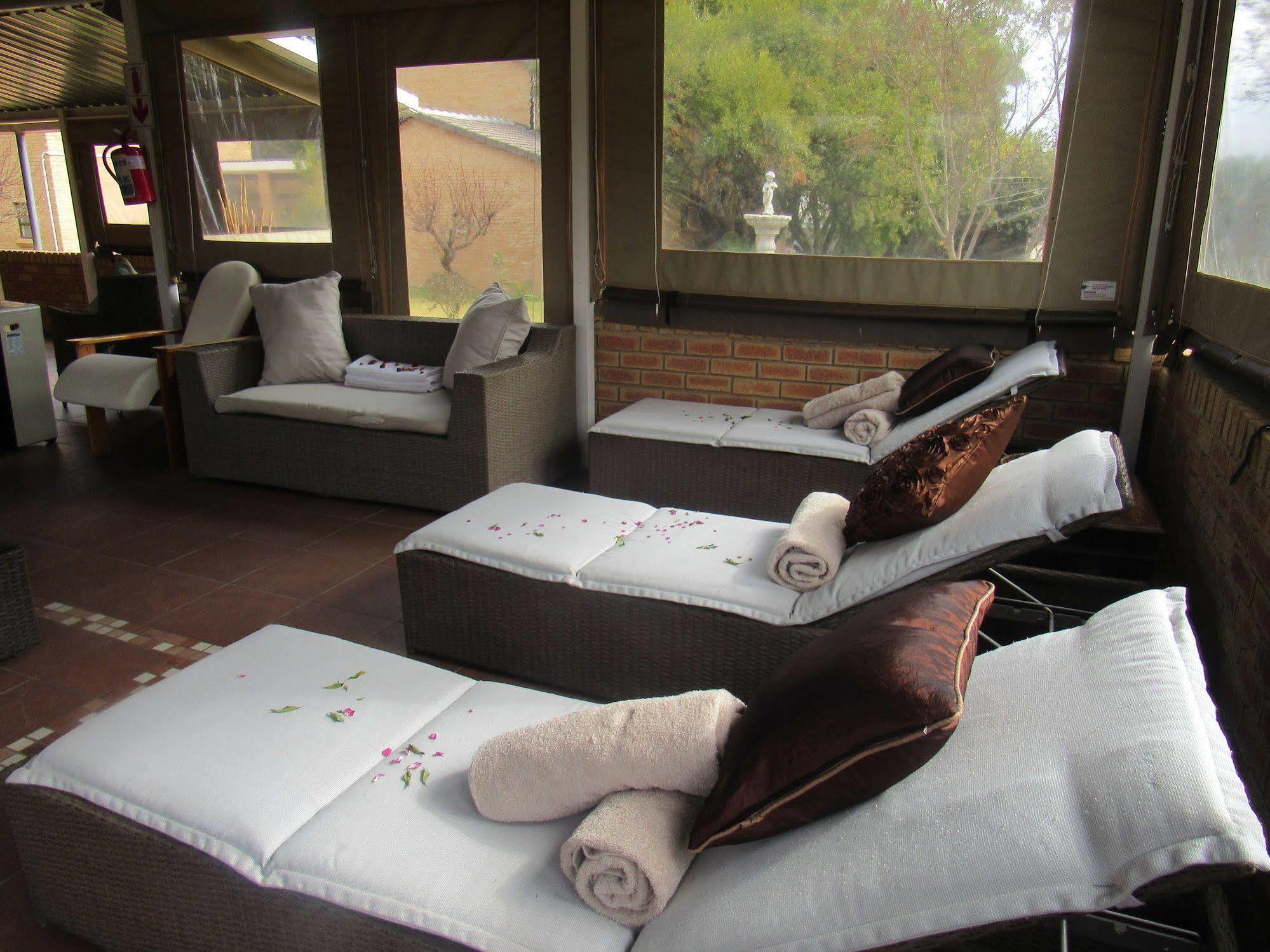 Hoyohoyo Chartwell Hotel