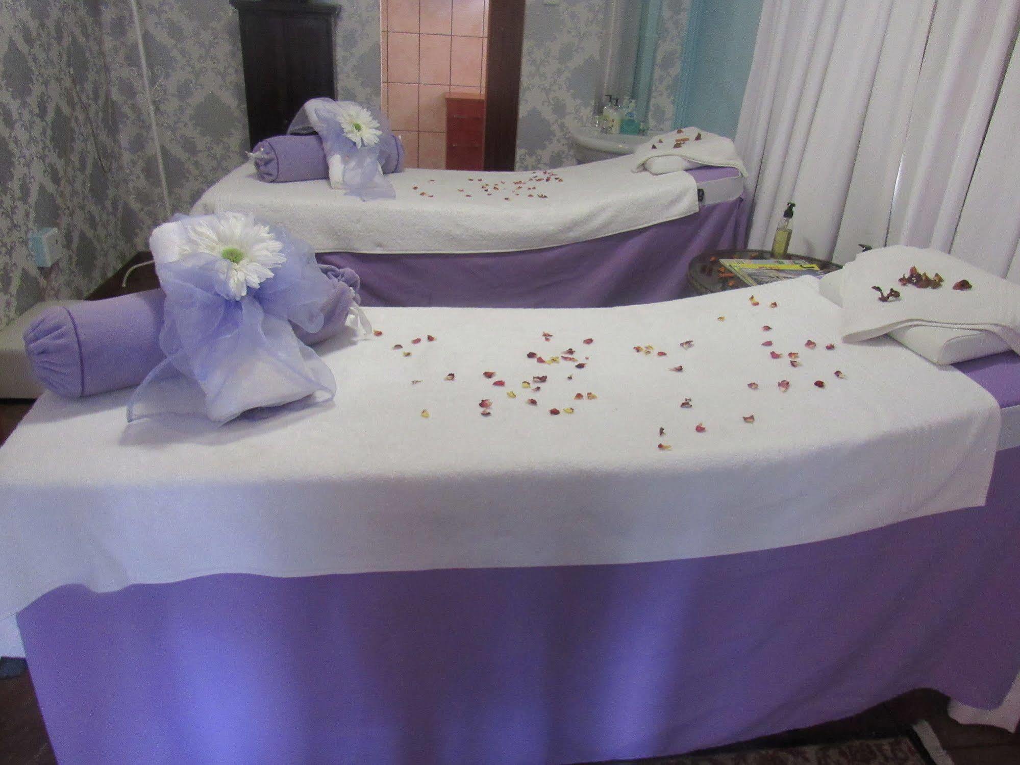 Hoyohoyo Chartwell Hotel Johannesburg