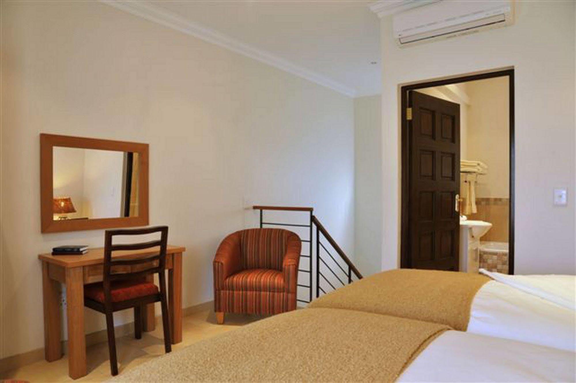 Hotel Hoyohoyo Chartwell Johannesburg