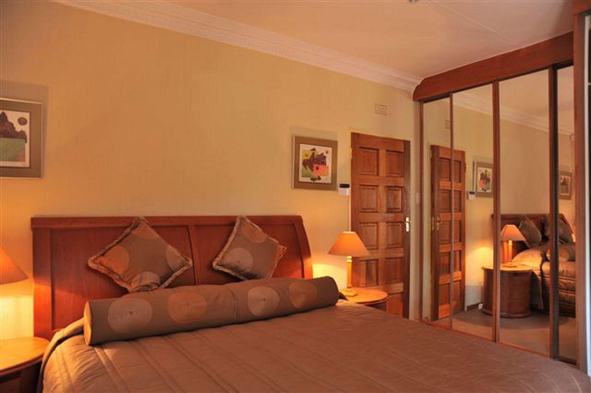 Hoyohoyo Chartwell Hotel Johannesburg