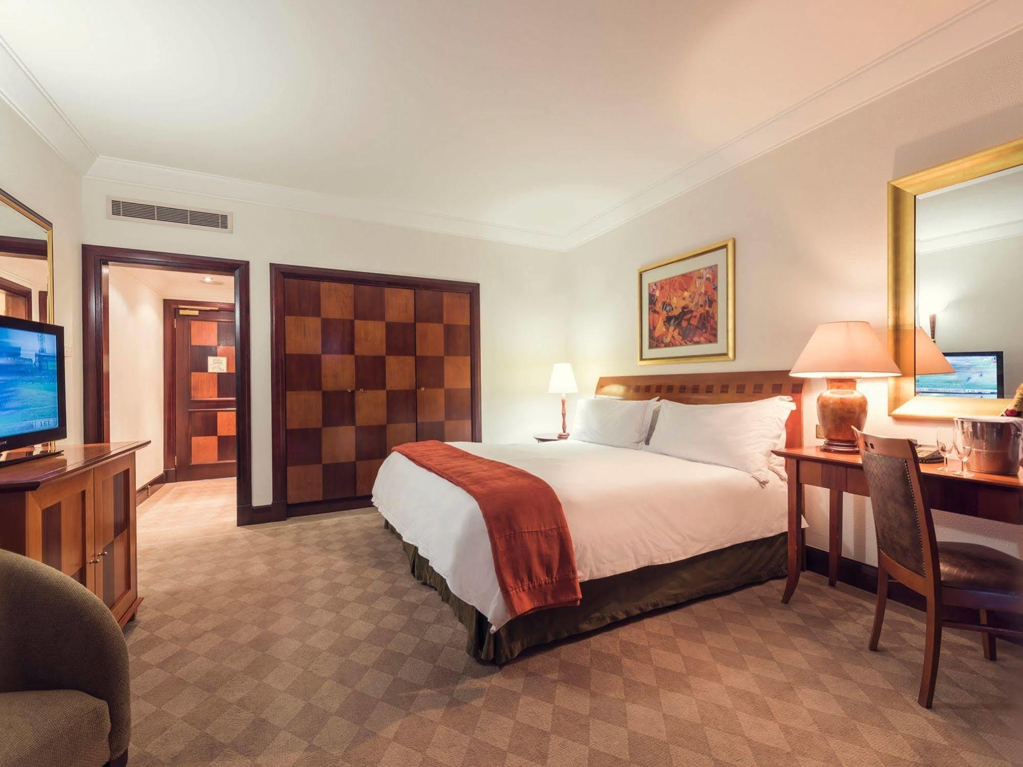 Carnival Club Hotel