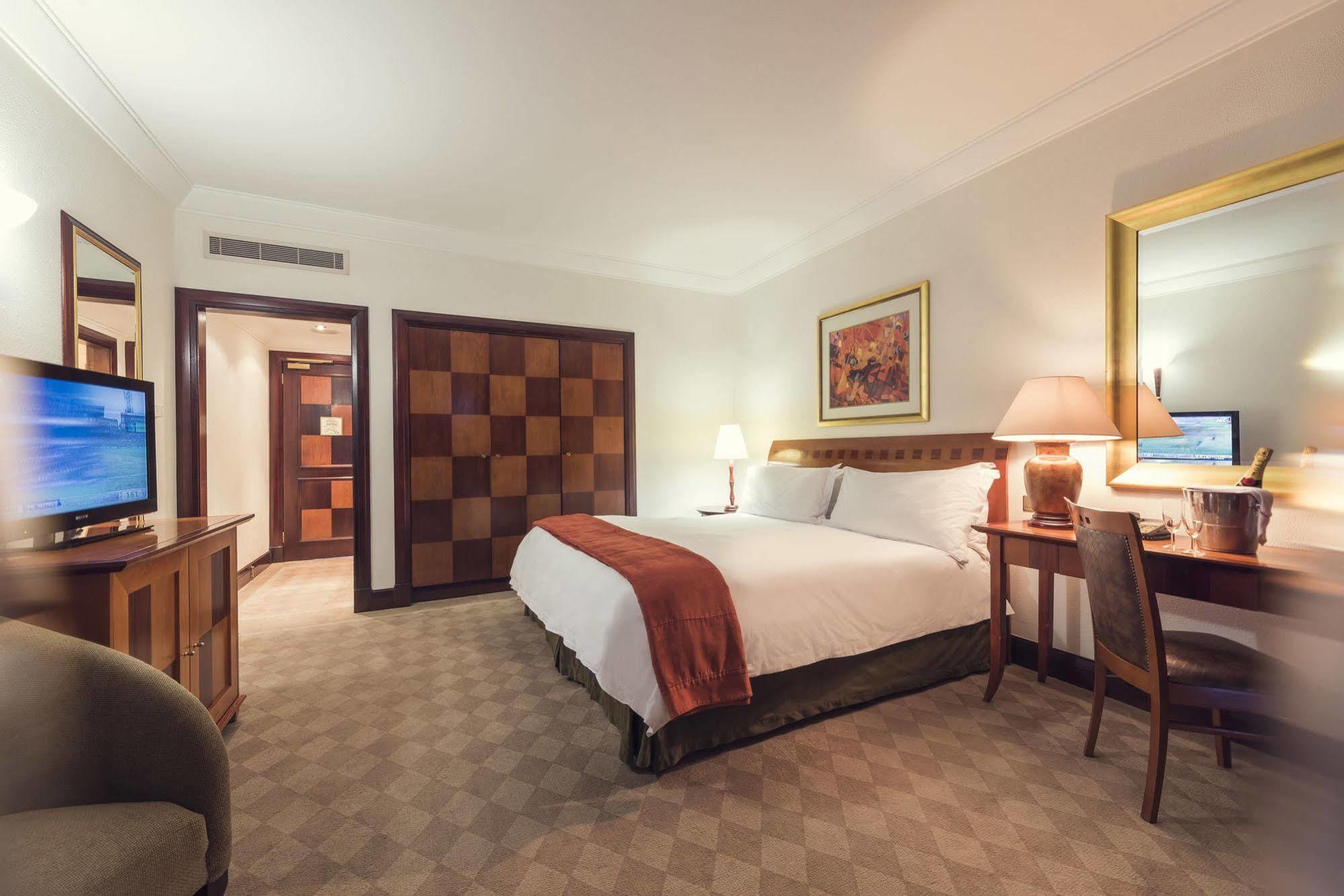 Carnival Club Hotel 4*