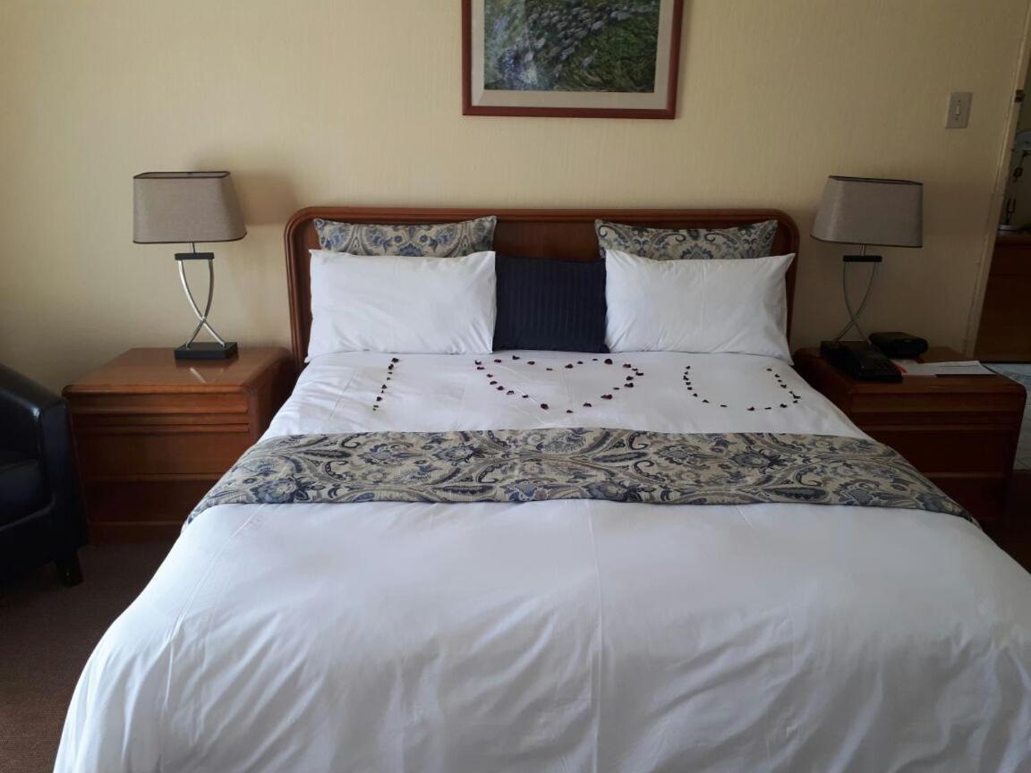 Hoyohoyo Chartwell Hotel