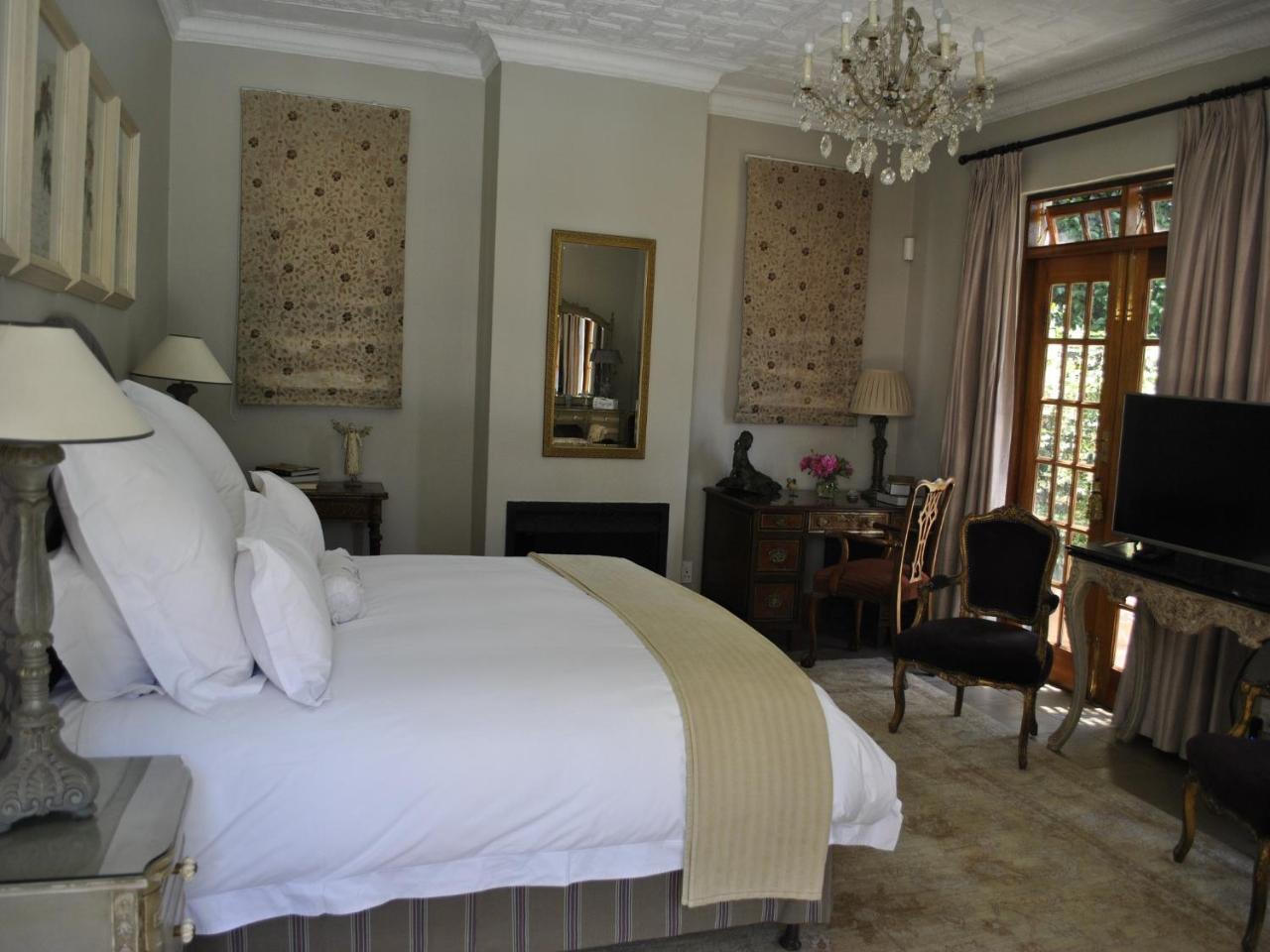 Doveton House Bed & Breakfast 4*