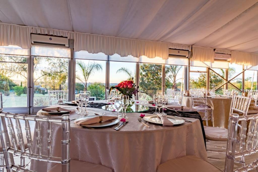 Hoyohoyo Chartwell Hotel 4*