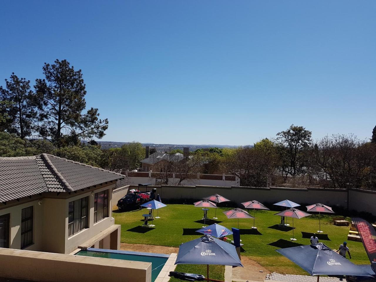 Guest house Bryanston Drive Elegant & Boardroom Facilities