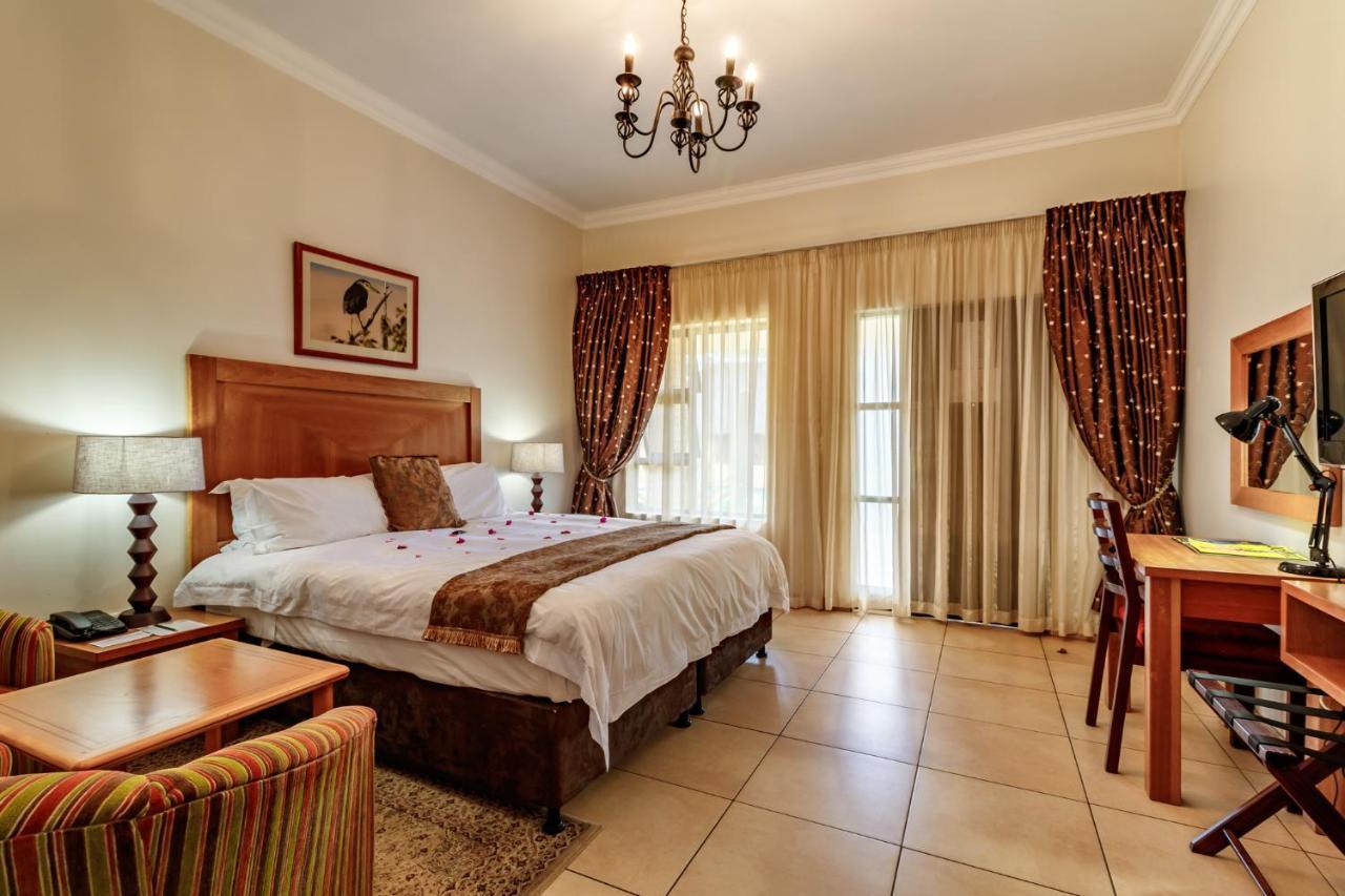 Hoyohoyo Chartwell Hotel