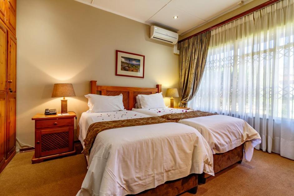 Hoyohoyo Chartwell Hotel