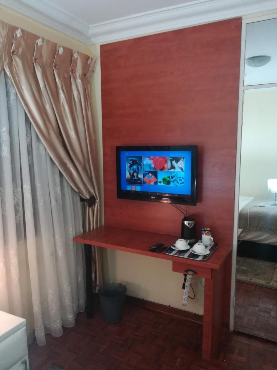 Lalela House Homestay *
