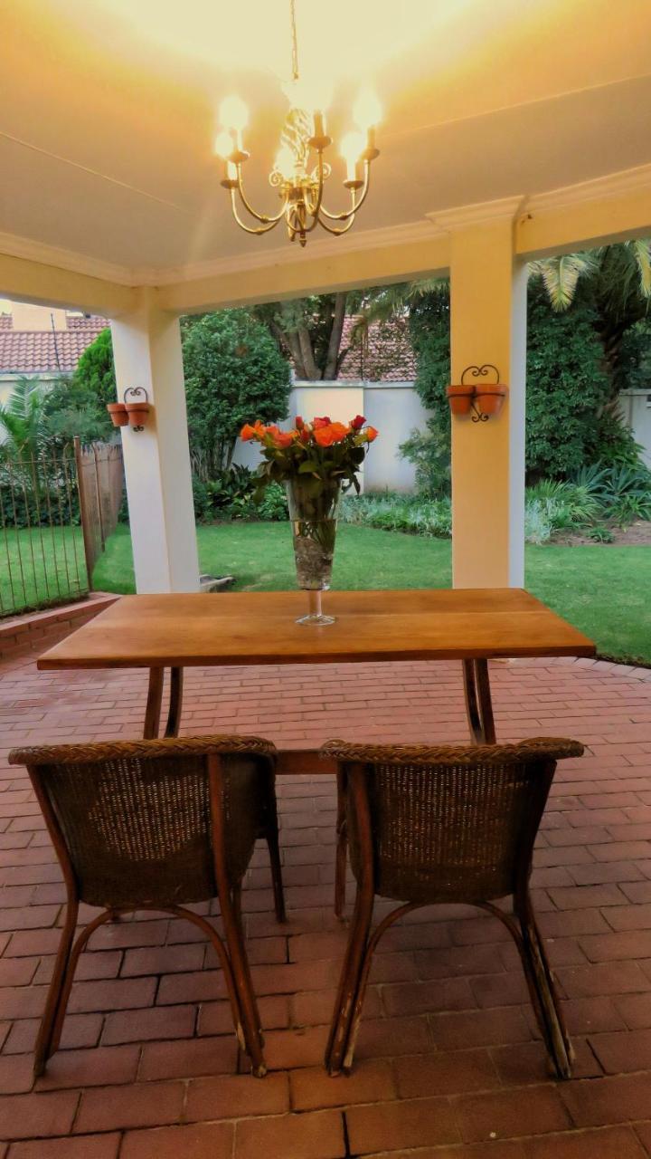 Vair's Place In Sandton Paulshof - Apartment, Lux Suites & Johannesburg