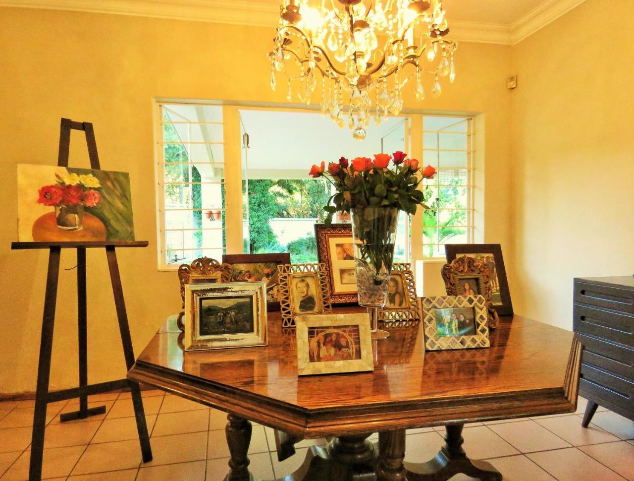 Vair's Place In Sandton Paulshof - Apartment, Lux Suites & *