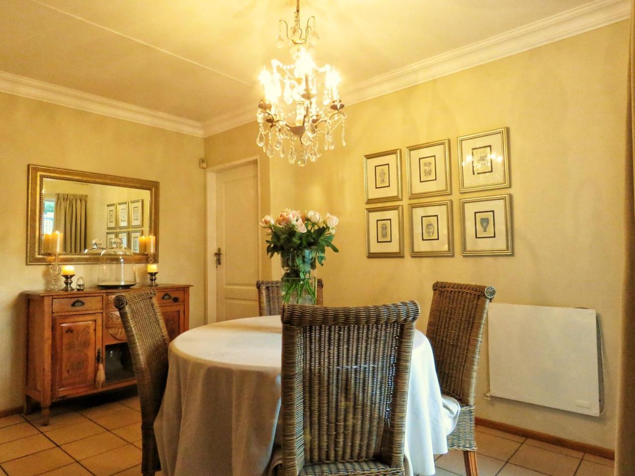 Vair's Place In Sandton Paulshof - Apartment, Lux Suites &
