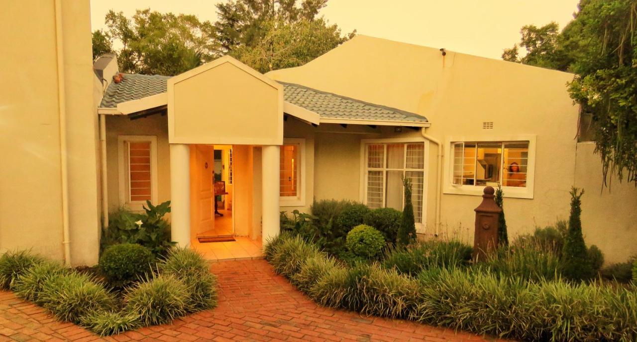 Apartment Vair's Place In Sandton Paulshof - Apartment, Lux Suites &
