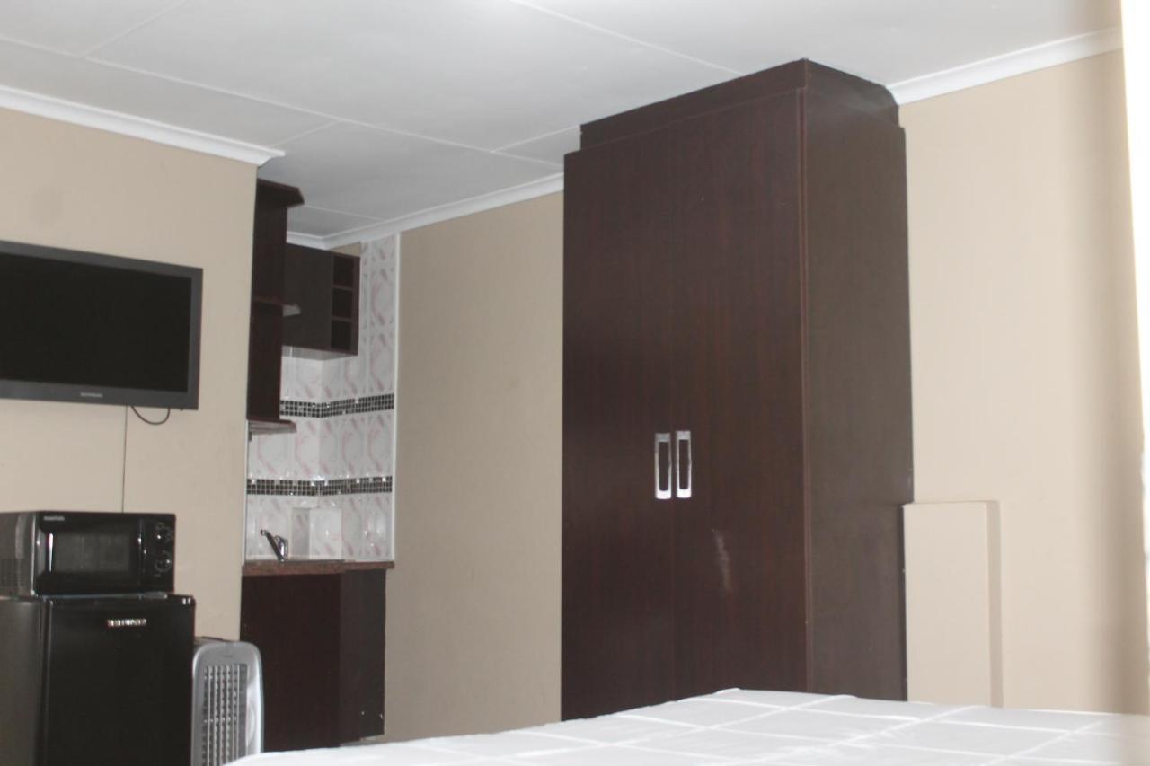 Miraton Guest Nhà khách 3*