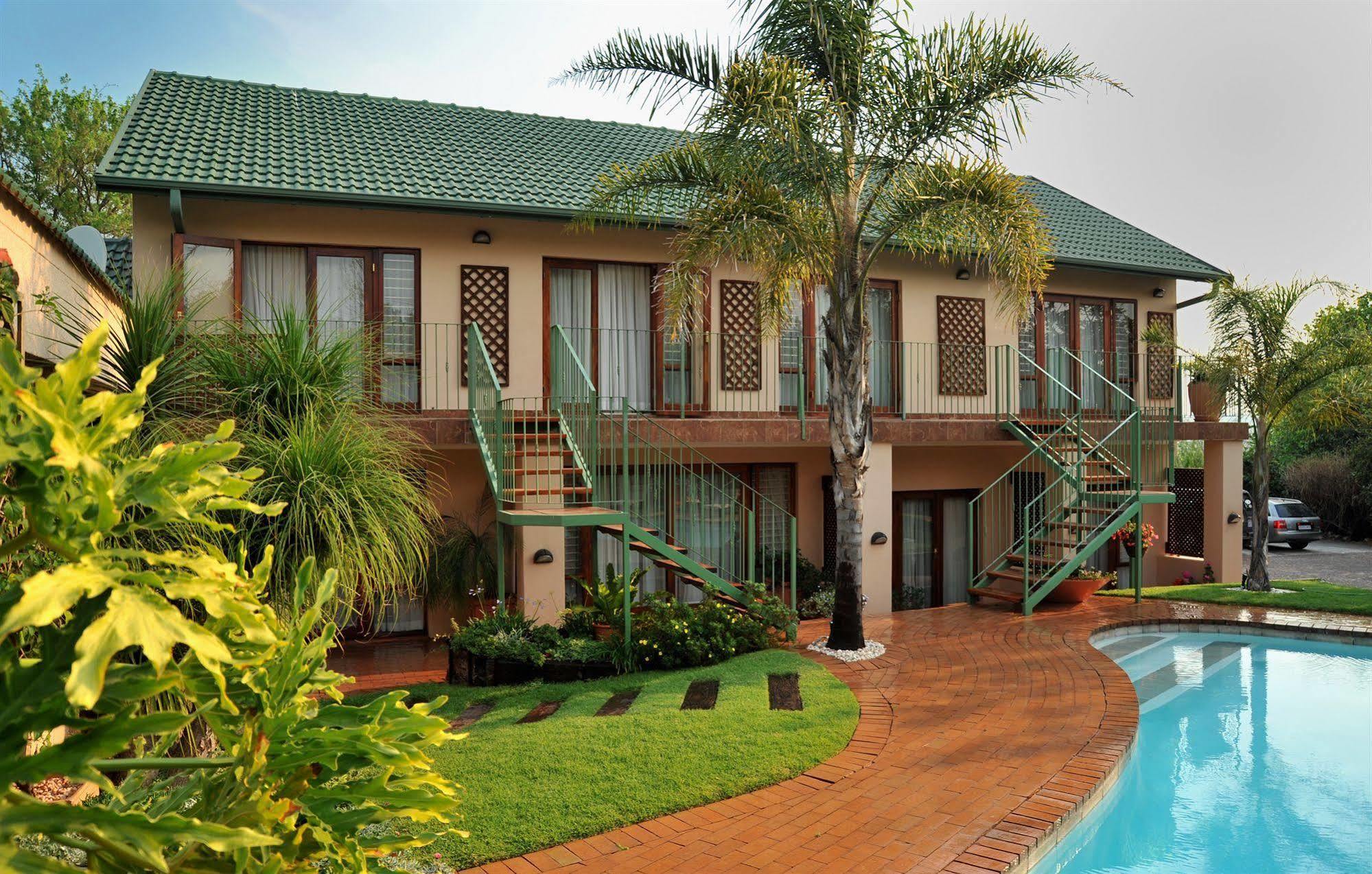 Guest house Claires Of Sandton Luxury 4*