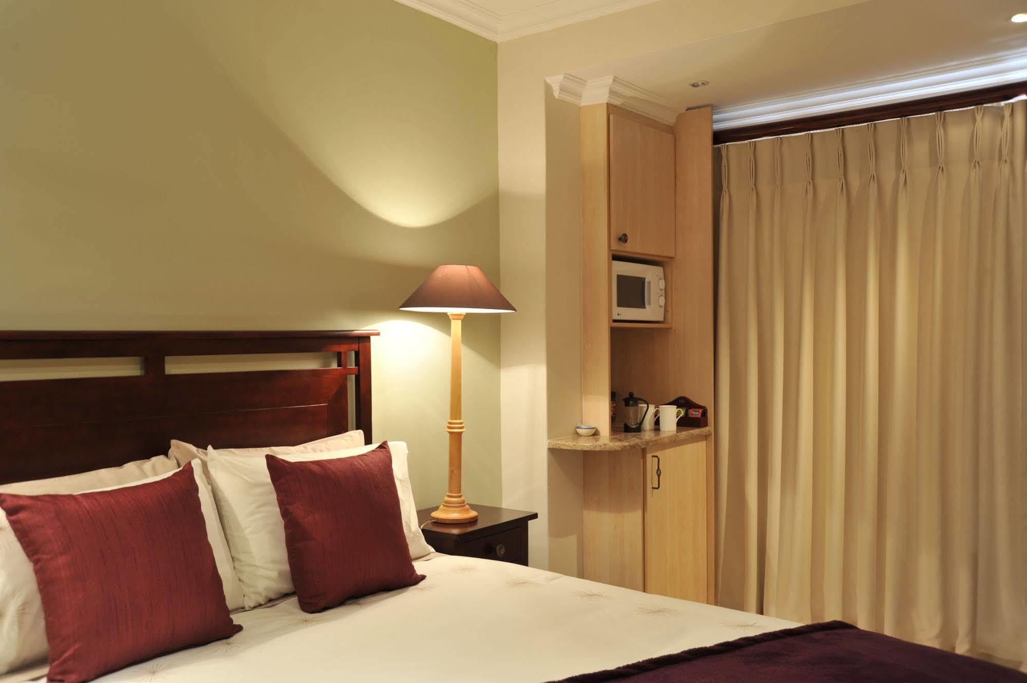 Claires Of Sandton Luxury 4*