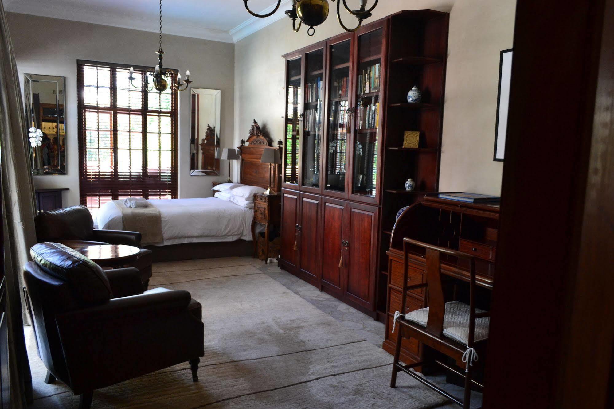 Doveton House Bed & Breakfast