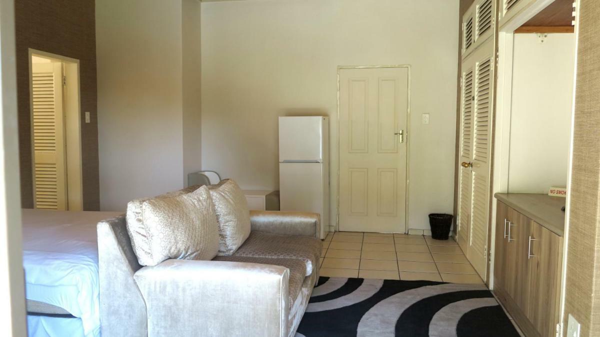 Umgwezi Lodge/backpackers