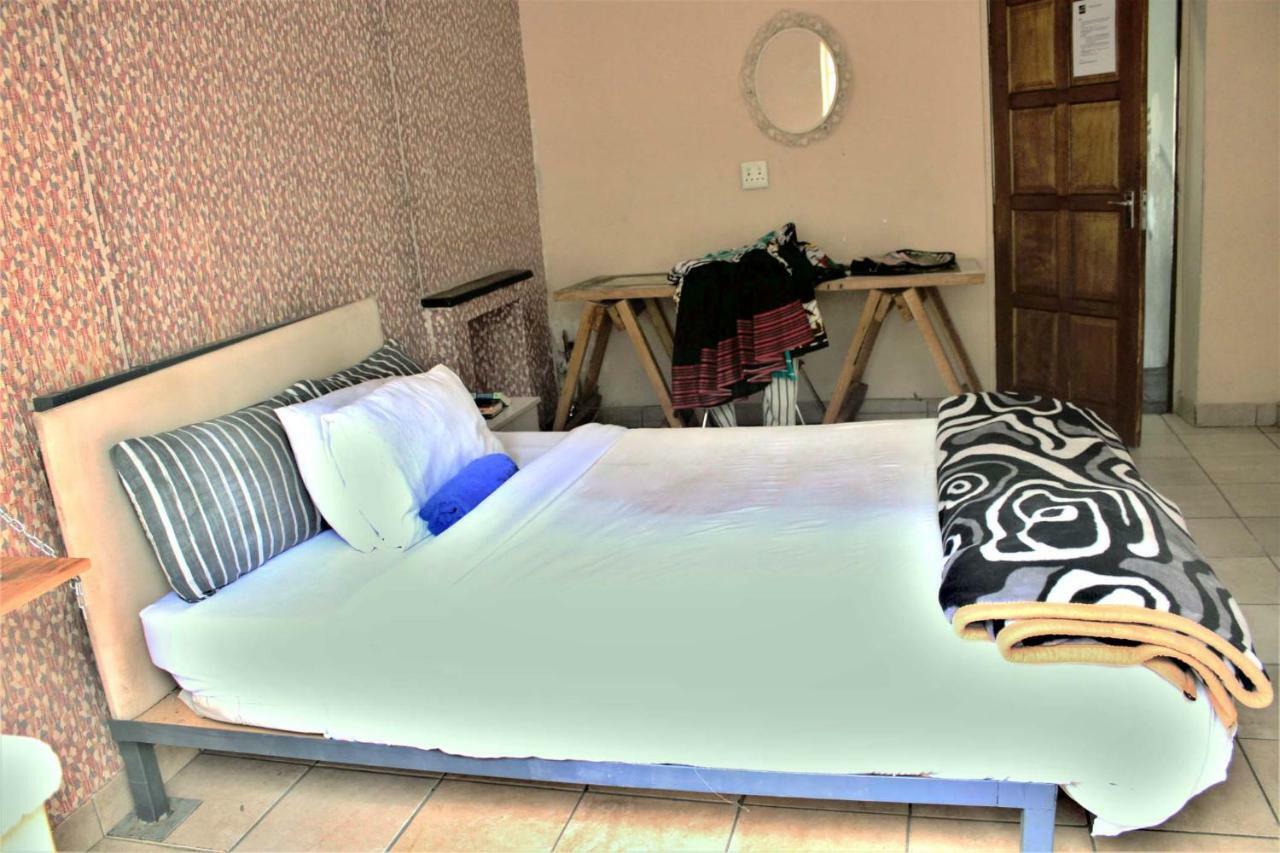 Urban Backpackers Albergue *