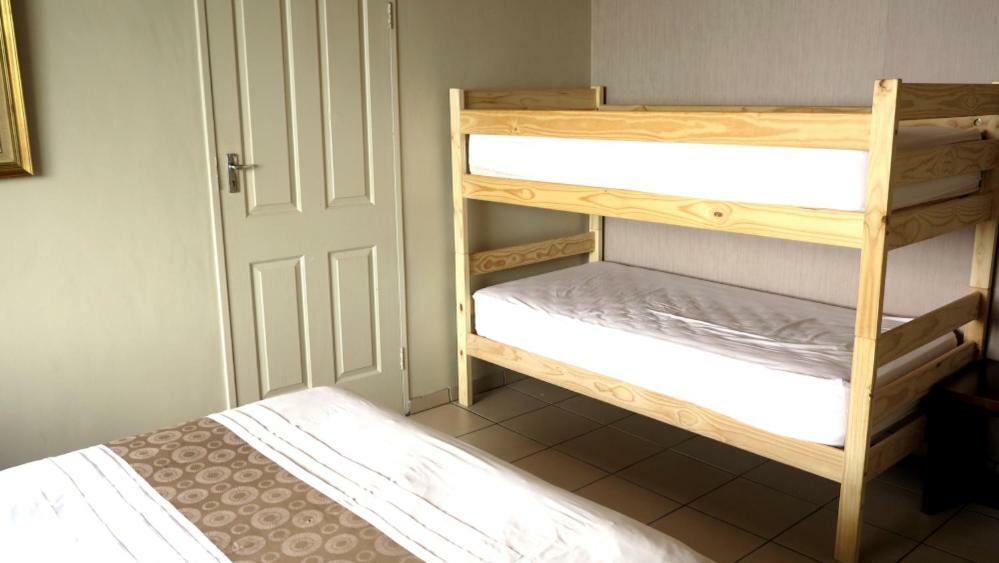 Umgwezi Lodge/backpackers Hostel