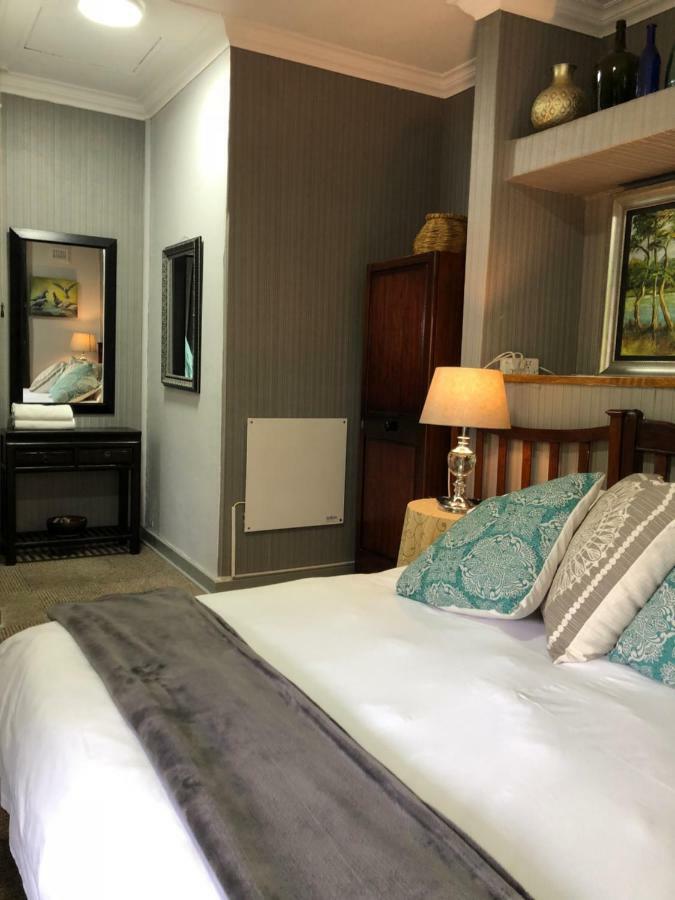 Rabbit Hole Hotel 3*