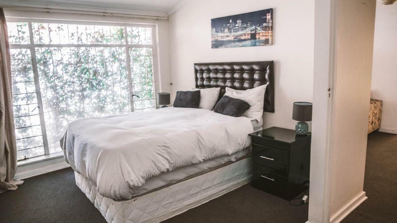 Noraclox River Club Bed & Breakfast Johannesburg