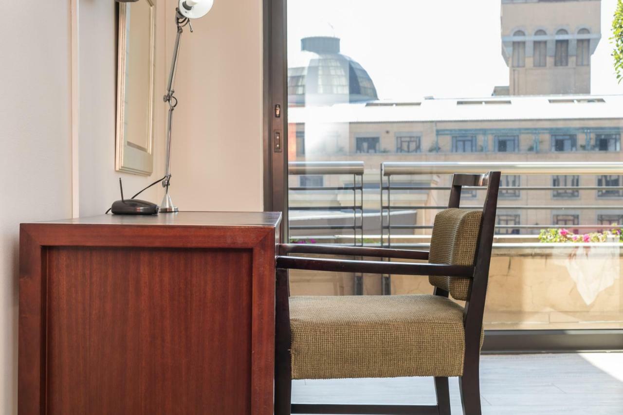 207 Raphael Penthouse Apartment