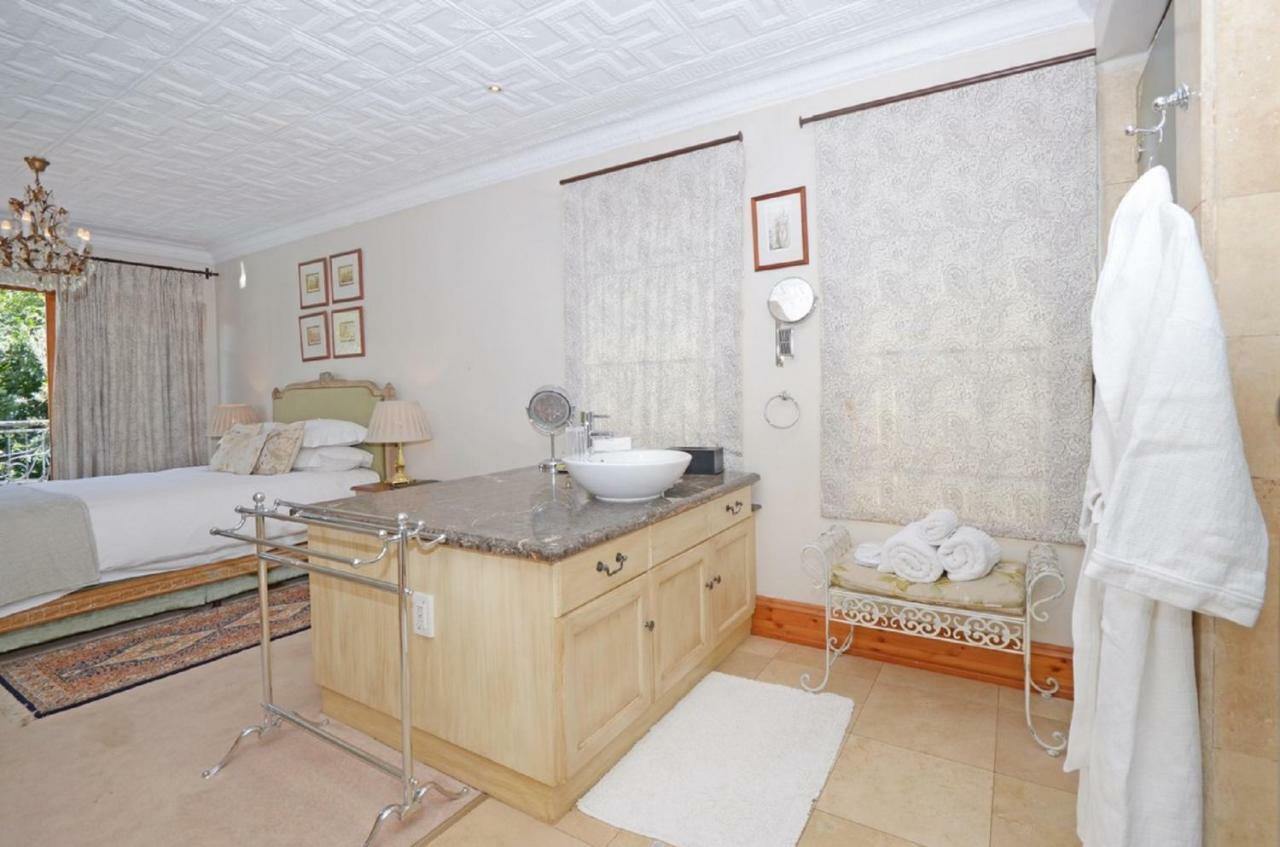 Doveton House Bed & Breakfast 4*