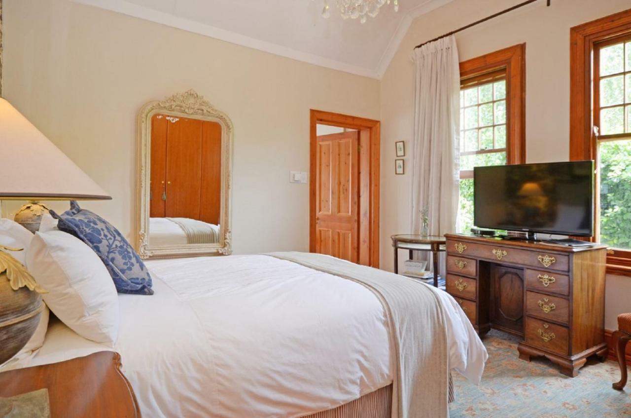 Doveton House Bed & Breakfast