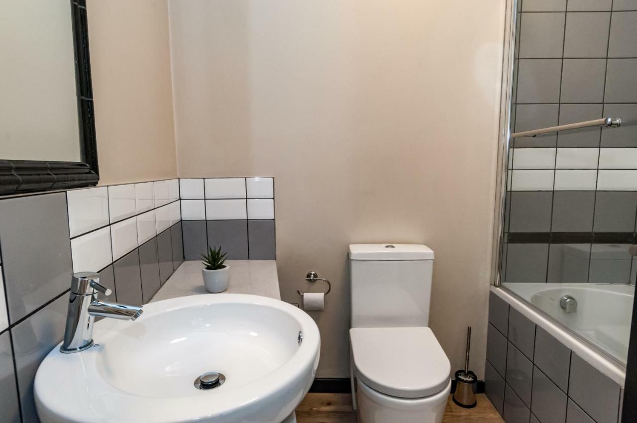 The Vantage Rosebank Apartment
