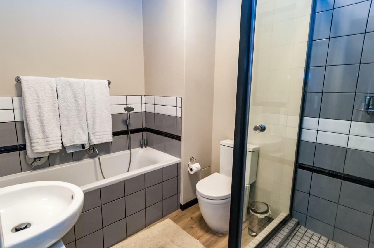 The Vantage Rosebank Apartment *