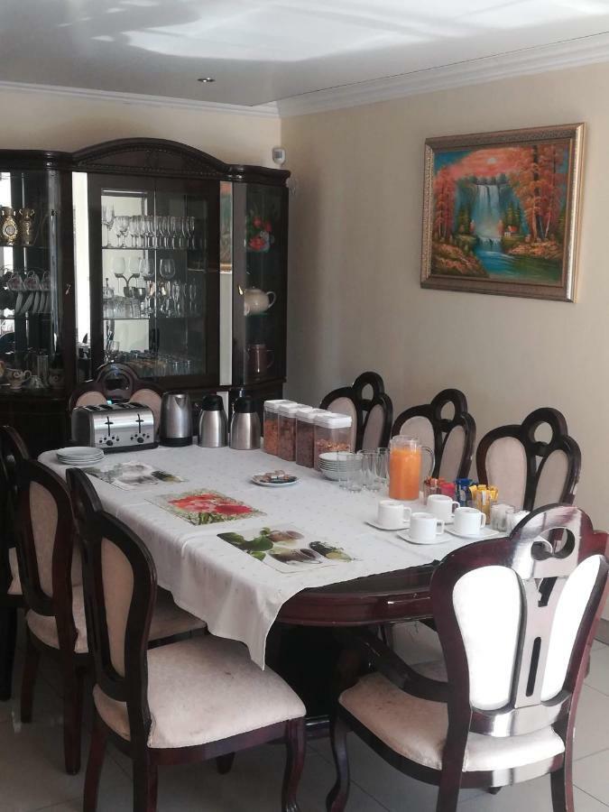 Lalela House Homestay *