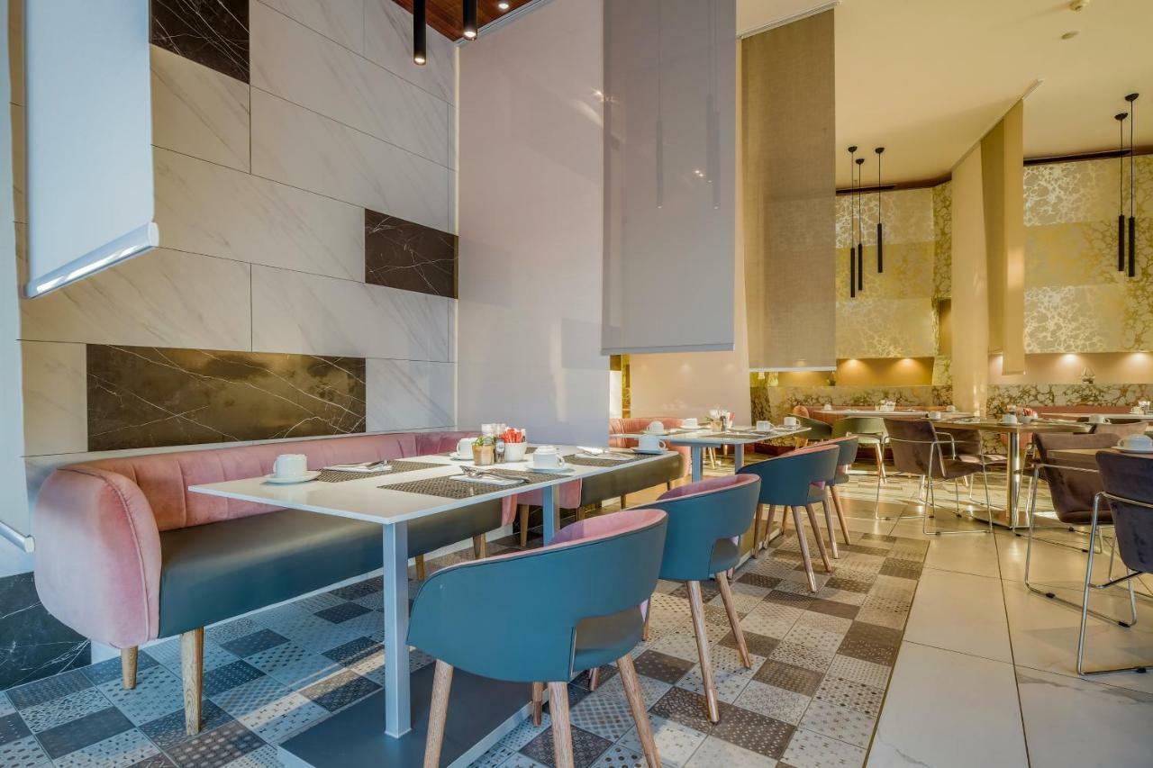 Radisson Blu Gautrain Hotel, Sandton Hotel 4*