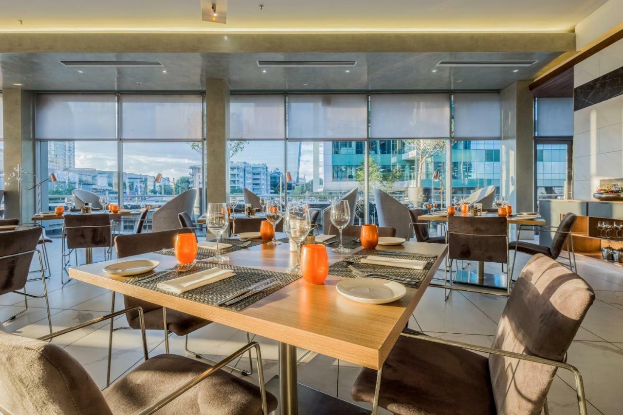 Radisson Blu Gautrain Hotel, Sandton Johannesburg