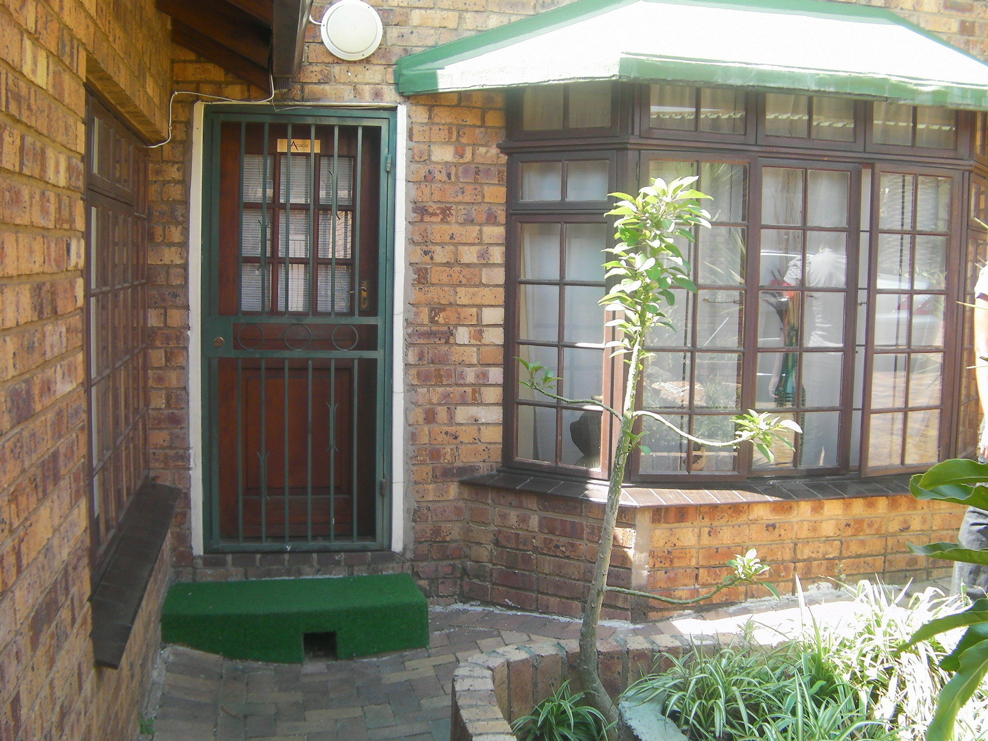 House On York 4*