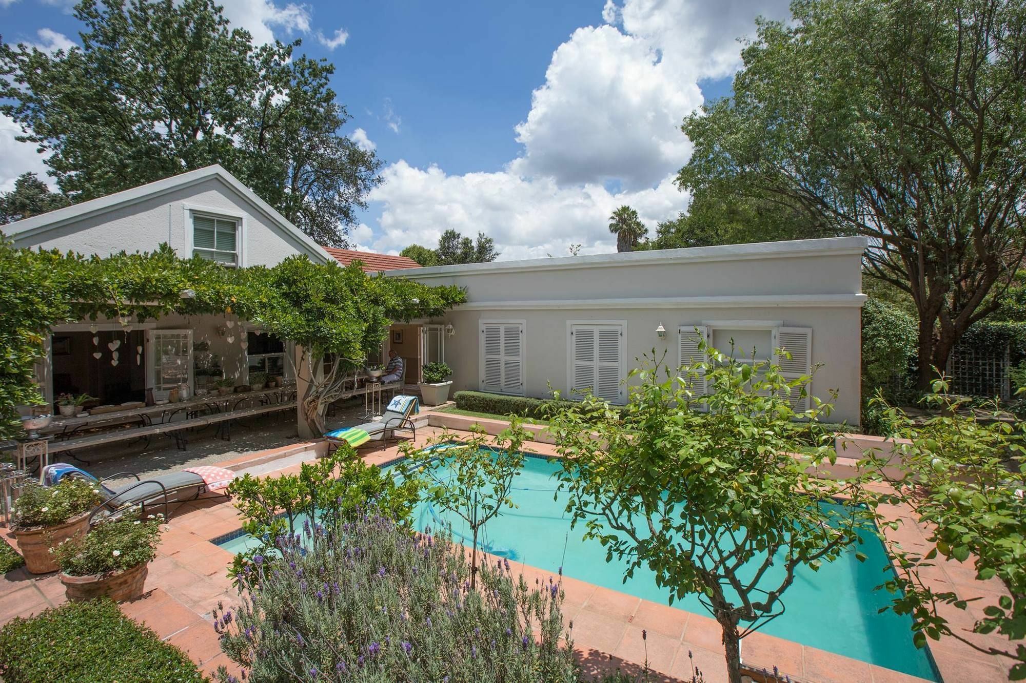 Guest house Leighwood