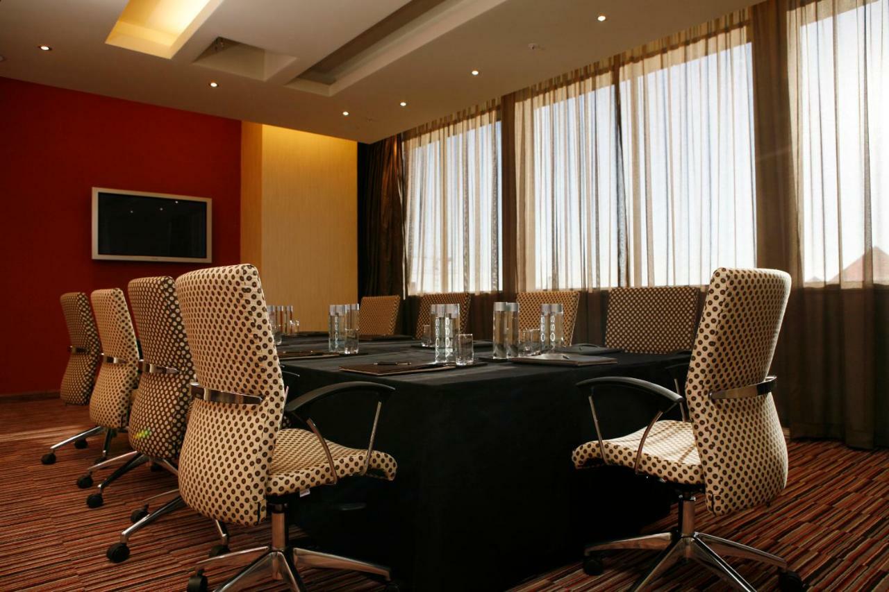 Sandton Sun And Towers Hotel Joanesburgo