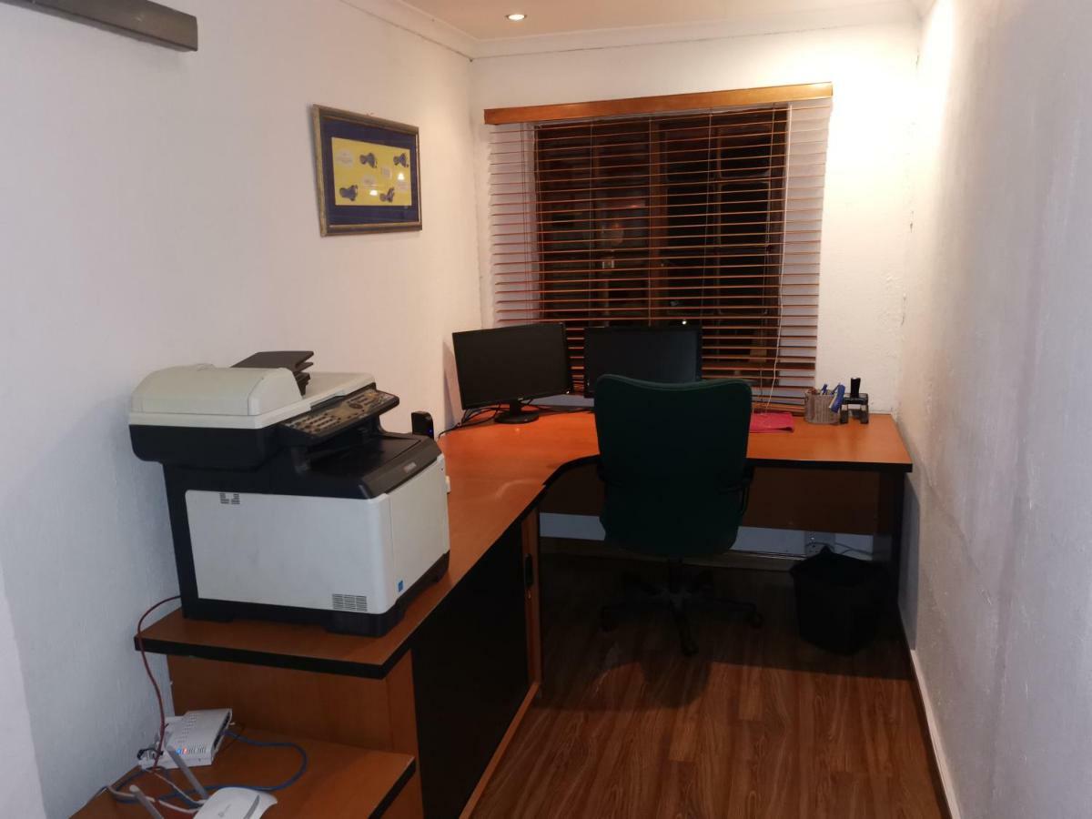 Homestay Paulshof Sandton - Hluhluwe Road Complex Johannesburg