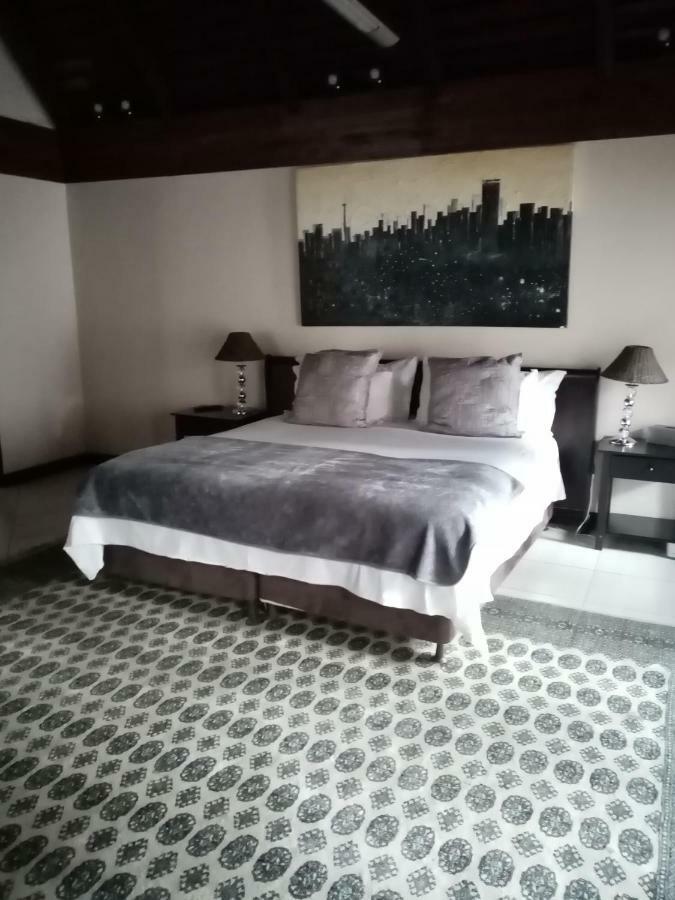 No66 Sandton Apartment *